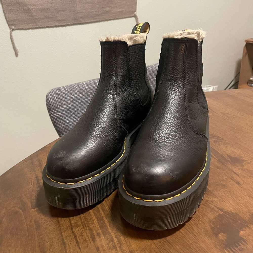 Great condition platform Chelsea dr. Martens